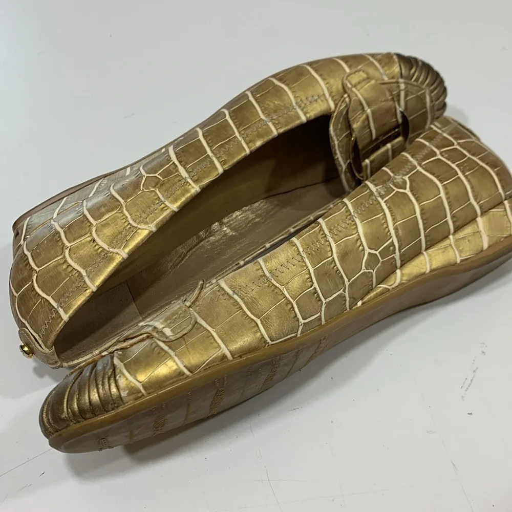 Stuart Weitzman size 8 narrow flats